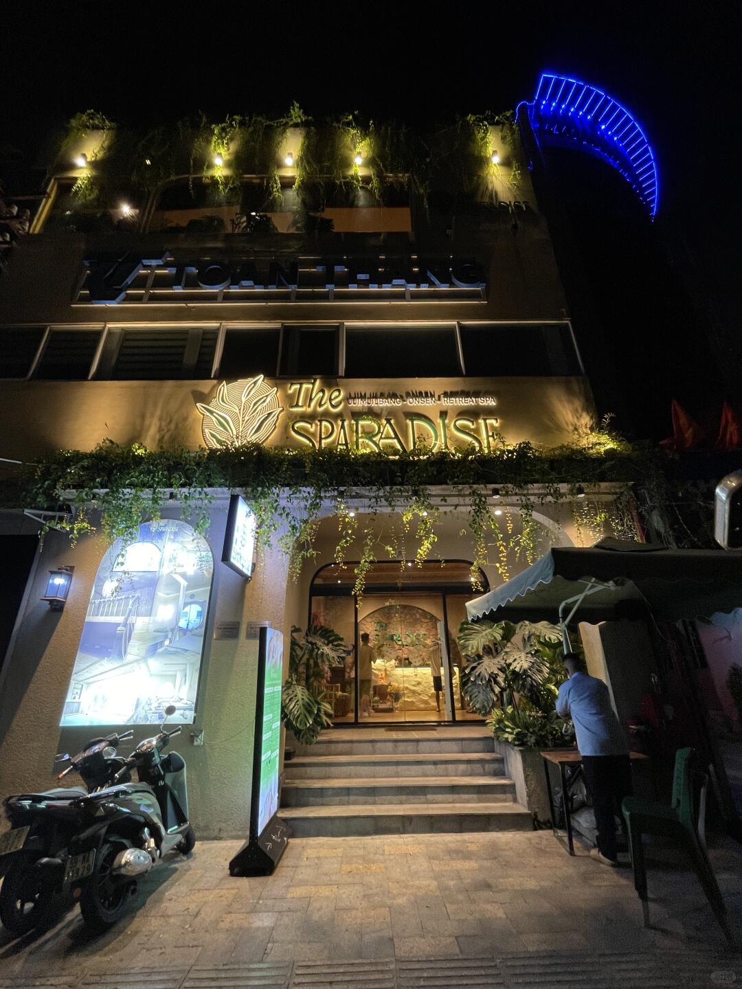 胡志明spa店 提供两份服务套餐体验券-如果一个人前往，提供一份服务体验券。
