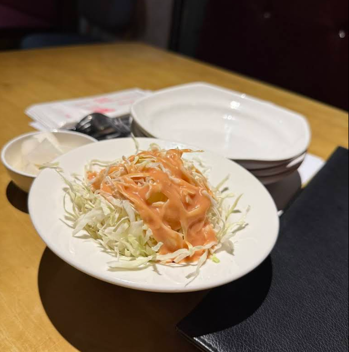 提供价值700,000越南盾的餐饮服务，地点在Cheeky Chicken