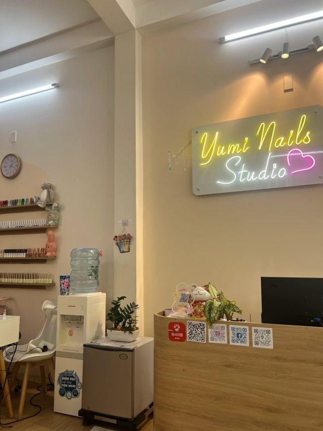  유미 네일 스튜디오