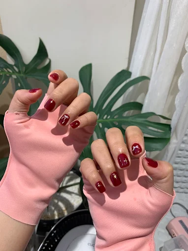 지지 네일샵에서 선택 가능한 네일 케어 2개 패키지.
