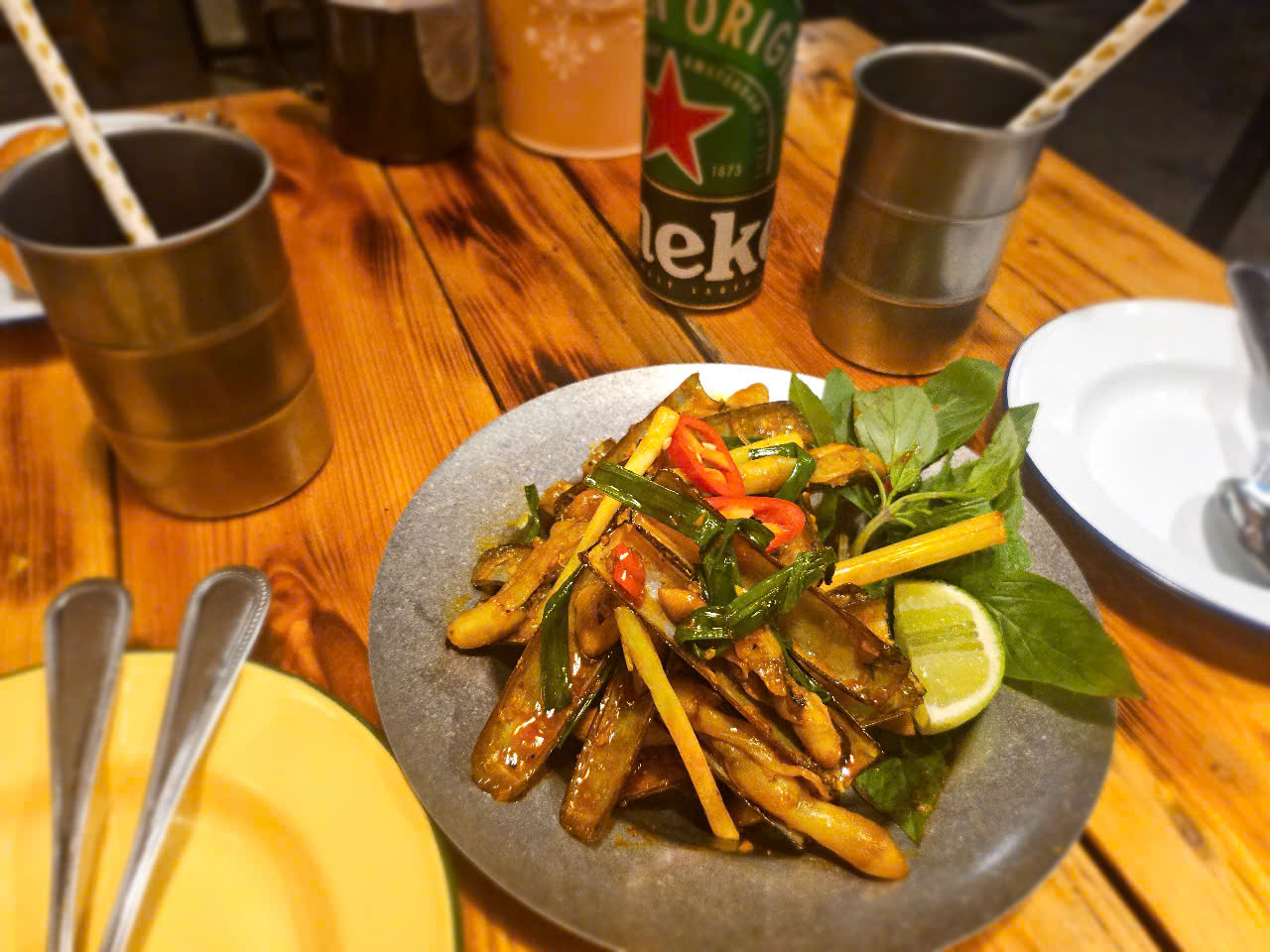  톰톰톰에서 1인 30만동 2인 50만동 