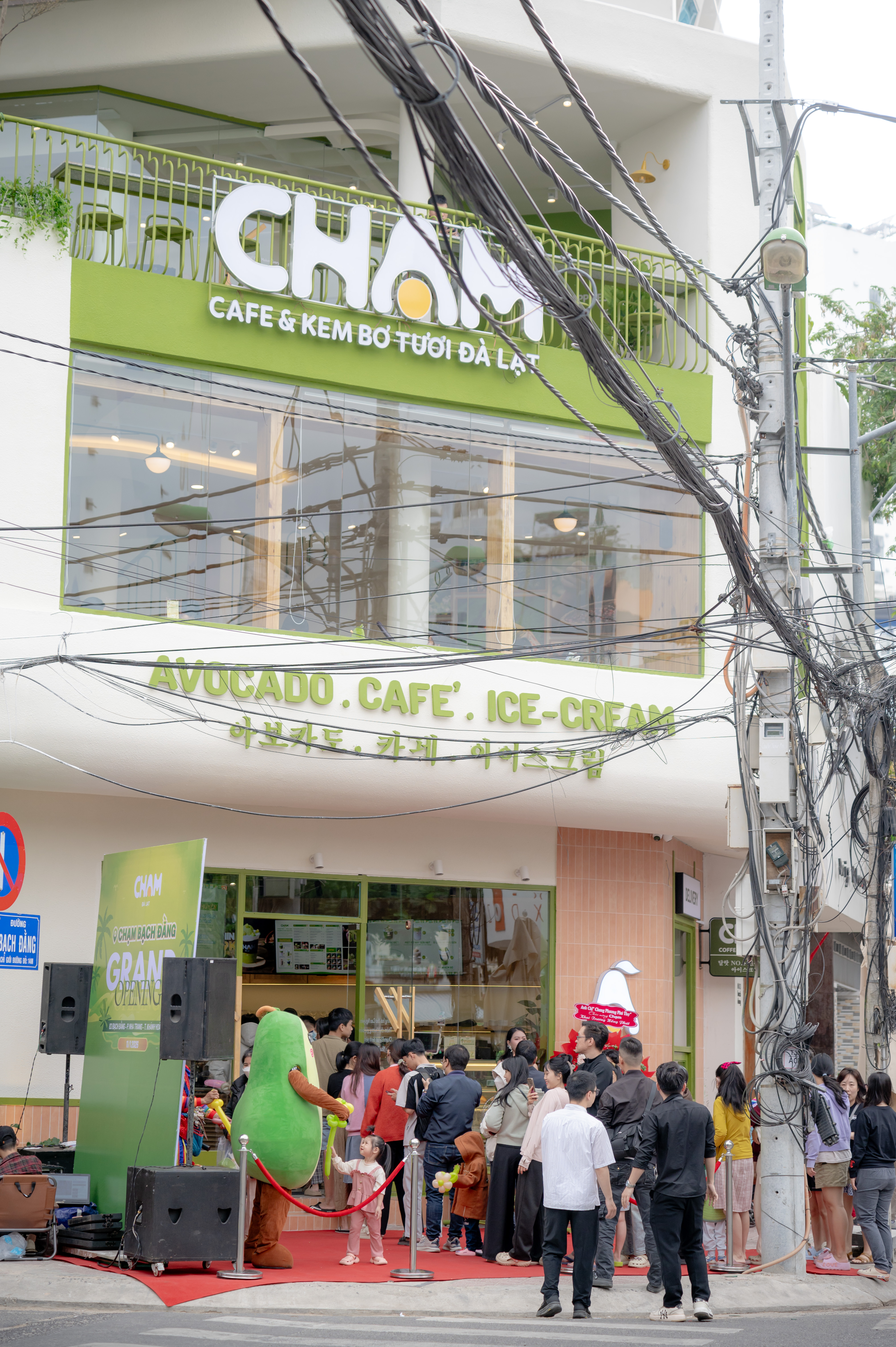  Nhận voucher 300.000đ khi đến trực tiếp trải nghiệm tại CHAM Cafe & Kem Bo Da Lat