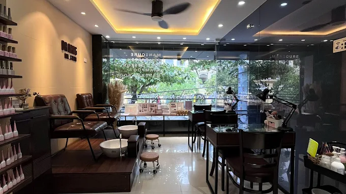 首次光临Amou Nail Studio美甲店，即可获得价值40万越南盾的美甲代金券