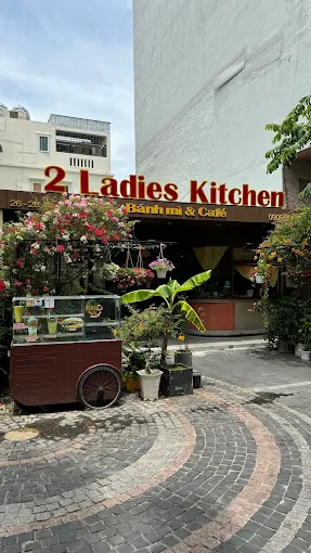 亲自到访并体验 2 Ladies Kitchen - Banh mi & coffee，即可获得 100,000 越南盾代金券