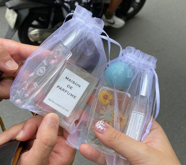 Ho Chi Minh One-day Class : Perfume Making Workshop & Date Course at Gemco Handmade