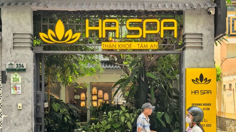 胡志明Ha spa店提供套餐服务：身体按摩 60 分钟 + 洗头 45 分钟 + 桑拿 + 简餐